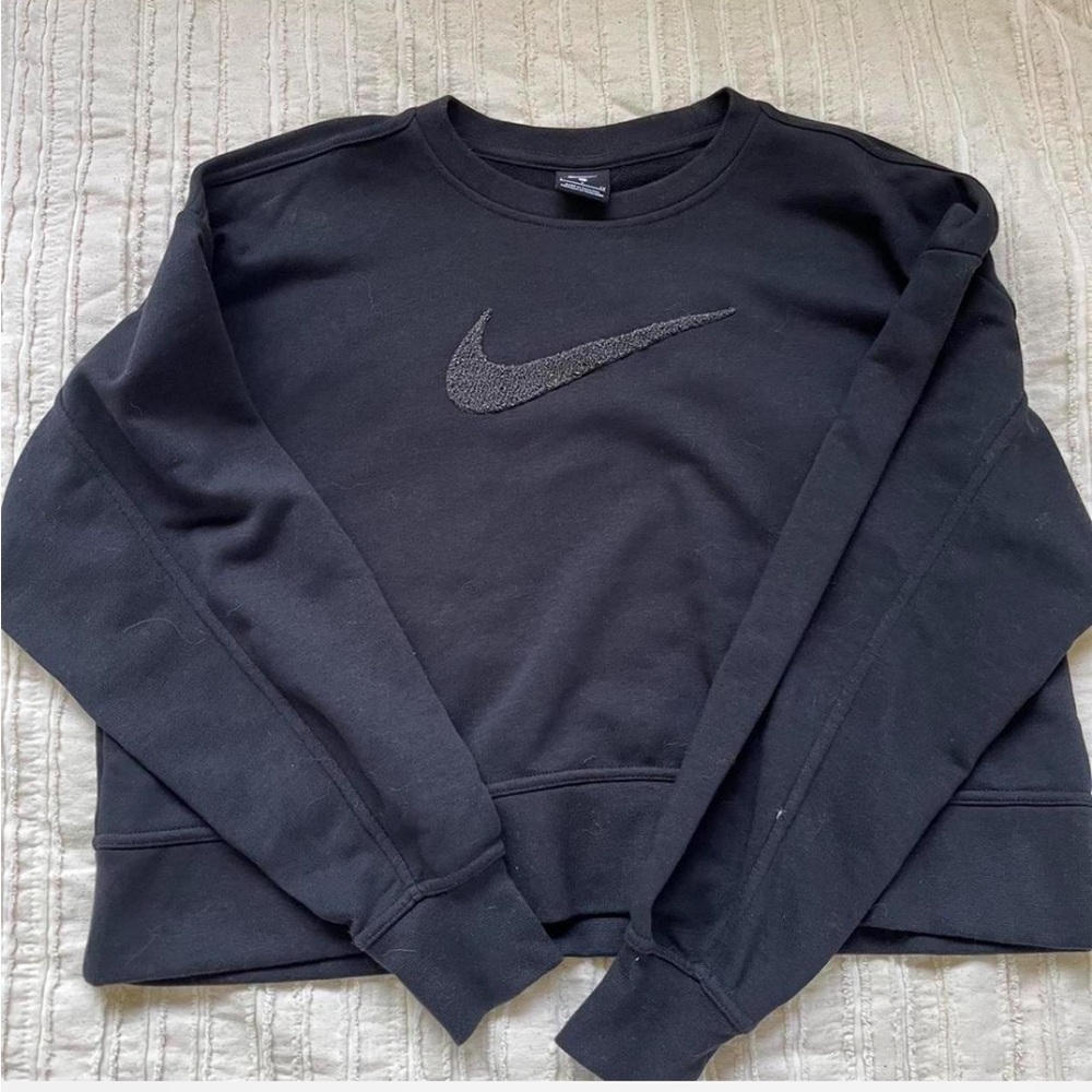 Nike black cropped crewneck with fuzzy logo